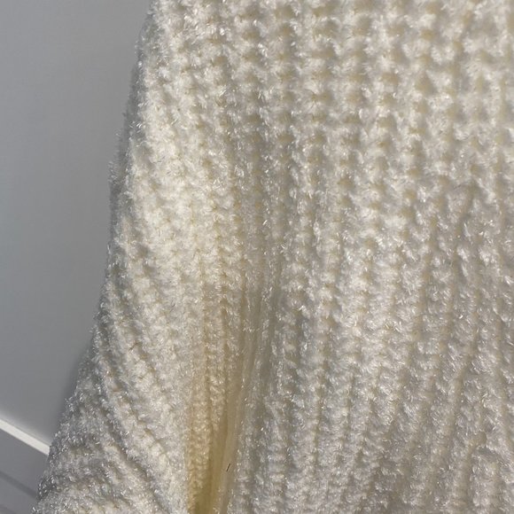 BRAND NEW EXPRESS CREAM V NECK SWEATER SIZE SMALL - Picture 3 of 4